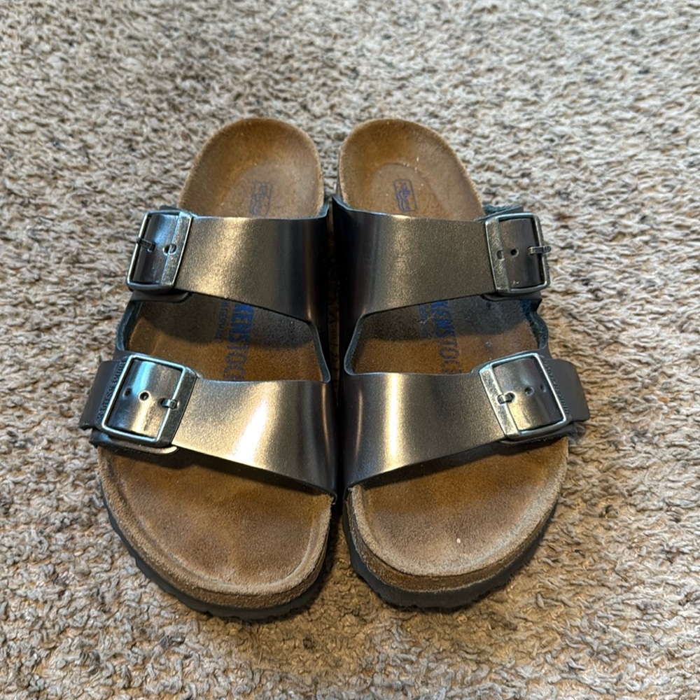 Birkenstocks
Size 38
Silver